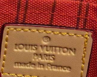 Louis Vuitton Neverfull MM Monogram Pouch