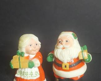 Hallmark Santa and Mrs. Claus Plastic Salt and Pepper Shakers