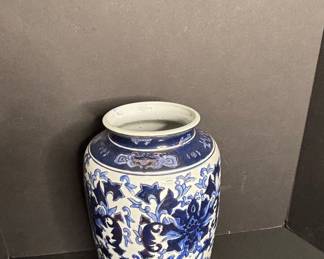 Chinese Blue and White Floral Porcelain Vase
