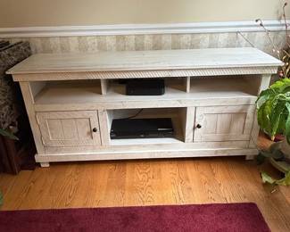 Hillsdale Furniture Entertainment Console