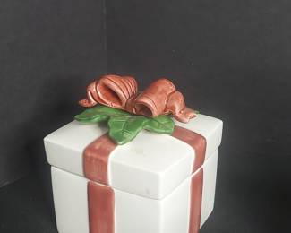 Fitz and Floyd Christmas Present Trinket Box