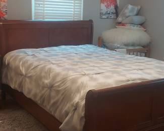 Ashley Furniture "Alisdair" Queen Sleigh Bed