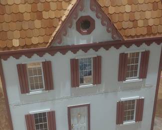 Vintage Wooden Victorian-Style Dollhouse