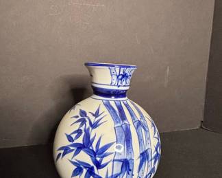 Blue and White Bamboo Motif Porcelain Sake Bottle (Tokkuri)