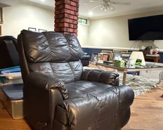 Contemporary Leather Recliner with Manual Lever