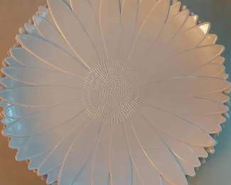 White Daisy Floral Melamine Dinner Plates