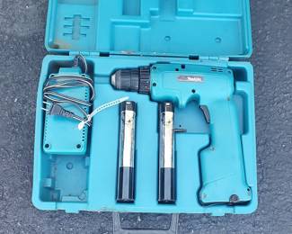 Makita 6012HD Cordless Drill Kit