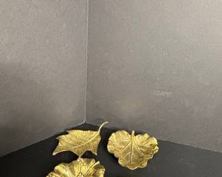Virginia Metalcrafters Holly Leaf Dish