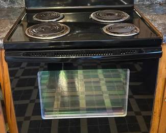 Whirlpool 30-inch Self-Cleaning Freestanding Electric Range 30in x 26in x 46 1/2in Model # RF263LXTB Does work But could use a good clean