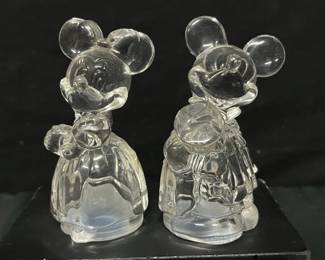 Lenox Disney Mickey & Minnie Lead Crystal Salt & Pepper Shakers Charming matching Mickey and Minnie Mouse salt and pepper shakers by Lenox, crafted in clear lead crystal and made in Germany. Minnie is dressed with her signature bow, while Mickey is shown in a dapper top hat.  Lenox Disney markings Lenox lead crystal sticker Made in Germany Original shaker inserts/stoppers present Please see photos for measurements and condition   Market Insight & Estimated Market Value: A fun crossover collectible for both Disney and Lenox enthusiasts, with the matching Mickey and Minnie pair especially appealing for display.    Estimated Market Value: $40–$65 for the pair