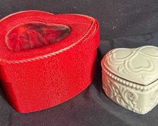 Lenox Heart-Shaped Porcelain Trinket Box With Gift Box Elegant Lenox heart-shaped porcelain trinket box with raised scrollwork, beaded trim, and gold-tone accents. Includes the original red heart-shaped presentation box.  Lenox, made in China Removable heart-shaped lid Original heart gift box included Gift box needs regluing Please see photos for measurements and condition Market Insight & Estimated Market Value: A sweet Lenox keepsake for jewelry, small treasures, Valentine décor, or gifting, with the presentation box adding to its appeal.  Estimated Market Value: $20–$35