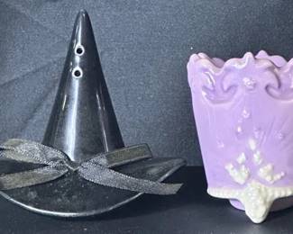 Wizard of Oz Wicked Witch & Glinda Salt and Pepper Shakers Fun Wizard of Oz-themed salt and pepper shaker set featuring the Wicked Witch’s black pointed hat and Glinda-inspired lavender crown.  TEC licensed pieces Glinda shaker marked © TEC (S06) Need a good cleaning See photos for measurements and condition Market Insight & Estimated Market Value: A whimsical collectible set with instant appeal for Wizard of Oz fans and salt and pepper shaker collectors.  Estimated Market Value: $20–$35