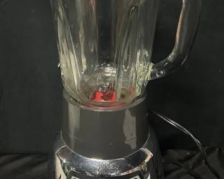 Black+Decker BL1400 Blender With Glass Jar Black+Decker BL1400 blender with glass jar and lid. Features smoothie, icy drink, shake, ice crush, pulse and 3 speed settings.  Tested and working Glass blender jar Model BL1400 Please see photos for condition Market Insight & Estimated Market Value: A practical everyday blender with a sturdy glass jar and multiple blending settings for smoothies, shakes, frozen drinks and kitchen prep.  Estimated Market Value: $25–$40
