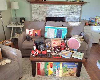 Lazyboy Couch I Excellent Condition! Lots of Vintage Goodies Here!