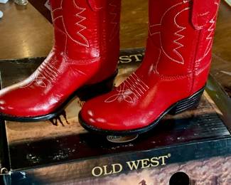 new in box size 5 red cowboy boots--so CUTE!