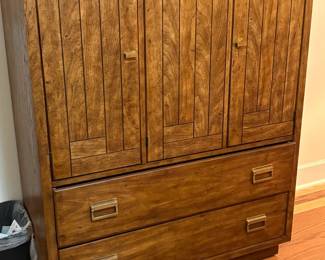 armoire $160.00