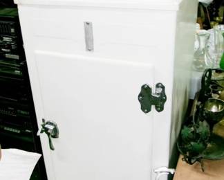 ICE BOX