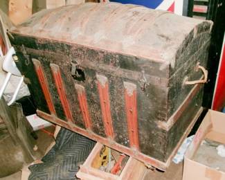 CURVED TOP TRUNK