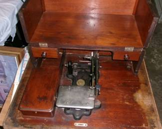 COBBLERS SEWING MACHINE