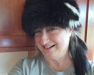 Yes, it's a real skunk fur hat!!