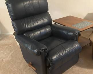 Lot #104 LazyBoy Furniture Navy Blue Leather Recliner Chair USA Made Tupelo MS