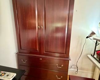 Drexel Vintage Traditional Mahogany Armoire Wardrobe Closet