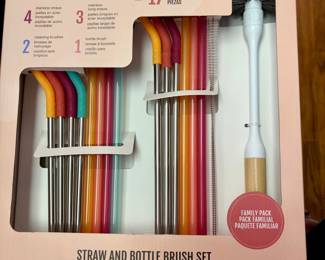 Ello Straw and Bottle Brush Set Piece