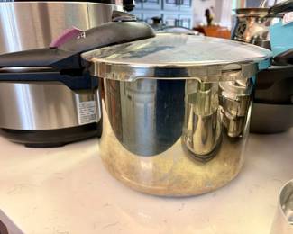 Bella Electric Pressure Cooker