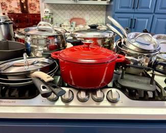 BergHOFF Neo Cast Iron Round Dutch Oven