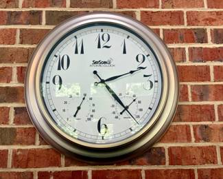 Skyscan Atomic Wall Clock with Temperature and Humidity