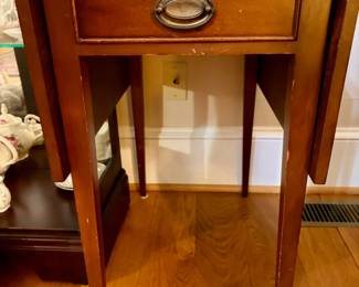 Federal Style Pembroke DropLeaf Side Table