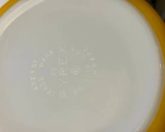 Pyrex Butterfly Gold Quart Casserole Dish