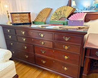 Craftique Furniture Georgian Solid Mahogany, Wood TenDrawer Dresser