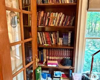 Traditional Oak GlassDoor Bookcase