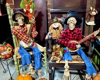 Animated Dueling Banjo Skeletons
