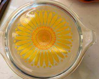 Pyrex Sunflower Casserole Lid