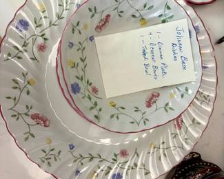 Johnson Brothers Summer Chintz Dinnerware