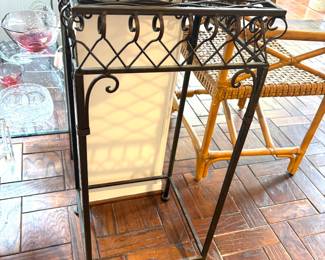 Scrollwork border metal plant stand