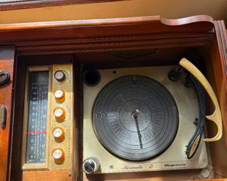 Vintage Magnavox Mircromatic Console Stereo