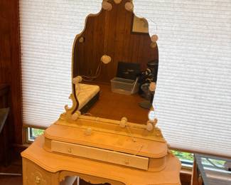 Vintage vanity 