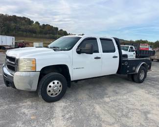 2009 CHEVROLET 4X4 DIESEL TRUCK