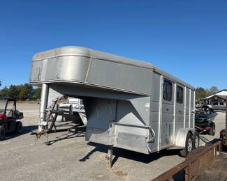 2013 CALICO GOOSENECK HORSE TRAILER