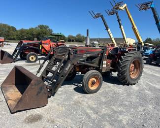 INTERNATIONAL 674 TRACTOR WITH LOADER