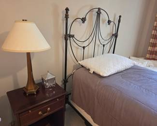 Victorian Twin Bed fram & Twin Posterpedic Mattress set