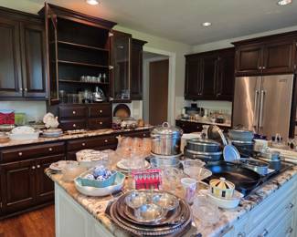 Full kitchen