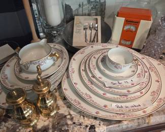 Noritake 'Ridgewood' china