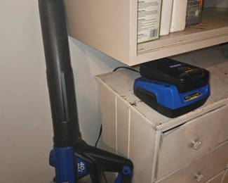 Kobalt blower & 2 batteries