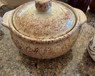 vintage Monmouth Pottery (Western Stoneware) tan and reddish-brown speckled spongeware covered casserole dish or bean pot