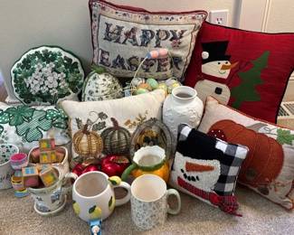 Holiday Pillows And Decor