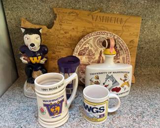UW Husky McCormick 1982 Rose Bowl Whiskey Decanter Washington Cutting Board And Collector Plates